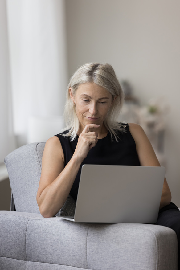 Frau am Computer